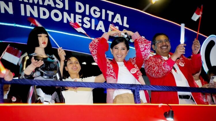 Kemkomdigi hadirkan robot AI dalam karnaval kemerdekaan. (dok. Komdigi)