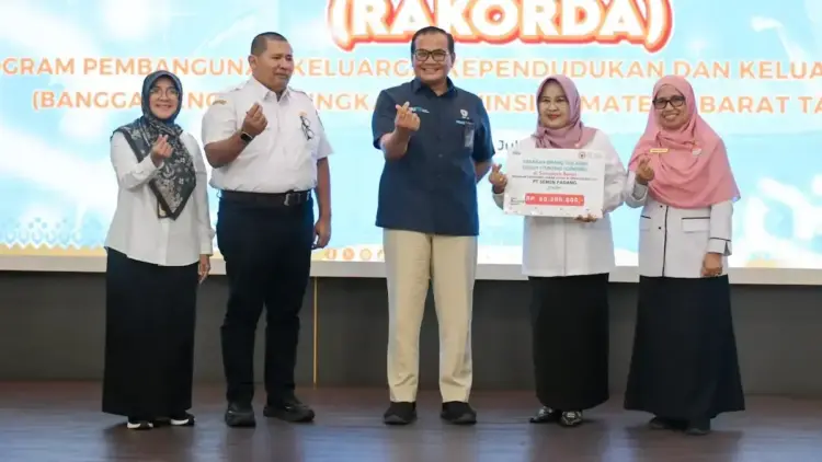 PT Semen Padang Salurkan Bantuan Stunting Rp80 Juta Lebih, Dukung Asta Cita Presiden 1 PT Semen Padang salurkan bantuan stunting. (dok. Humas)