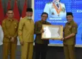 Kota Padang Boyong Tiga Penghargaan Bergengsi saat Rakor dengan Pemprov Sumbar 5 Pemko Padang raih tinga penghargaan bergengsi. (dok. istimewa)