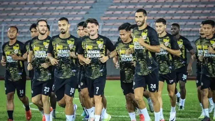 Tanpa Target Resmi, Semen Padang FC Tetap Bidik Prestasi Lebih Baik Musim Ini 1 Latihan para penggawa Kabau Sirah jelang BRI Super League 2025/26 digelar. (dok. istimewa)