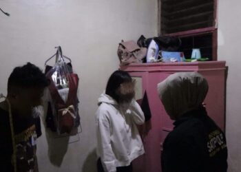 Satpol PP Padang amankan muda-mudi yang keluyuran. (dok. Humas Satpol PP Padang)