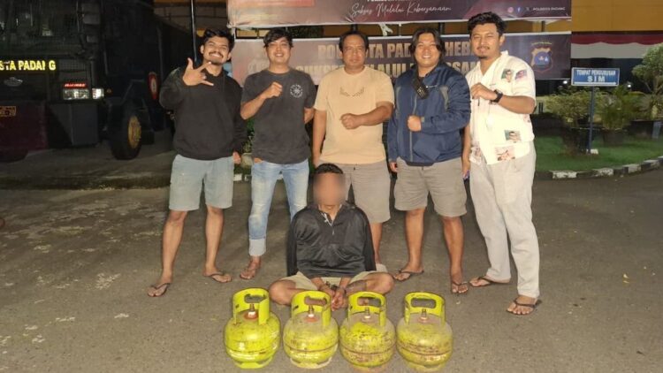 Tim Klewang Polresta Padang tangkap pencuri tabung gas. (dok. istimewa)