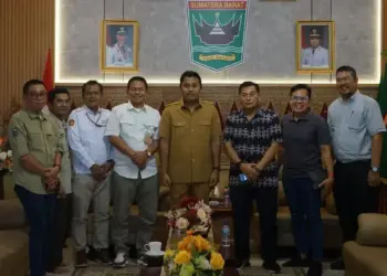 Wagub Vasko bertemu Direktur PNP dan berbincang terkait pendidikan vokasional di Sumbar. (dok. adpsb)