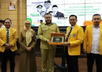 Wako Fadly Amran buka pengabdian masyarakat UNP tahun 2025. (dok. Prokopim)
