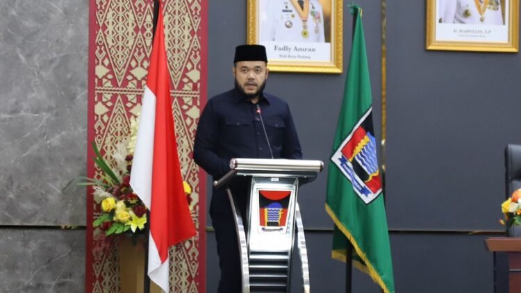 Wako Fadly Amran di sidang paripurna DPRD Padang. (dok. Prokopim)