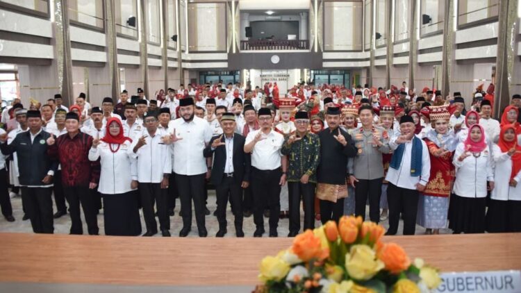 Wako Fadly Amran hadiri pelantikan pengurus DPD LAKAM. (dok. Prokopim)