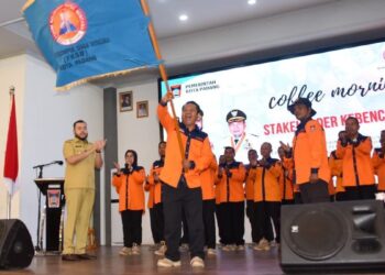 Wako Fadly Amran kukuhkan pengurus FKSB Padang. (dok. istimewa)