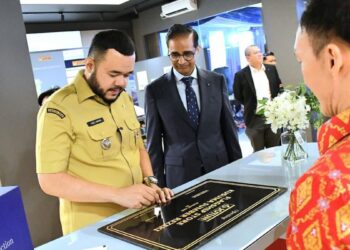 Wako Fadly Amran resmikan Jotun Flagship Shop di Padang. (dok. istimewa)