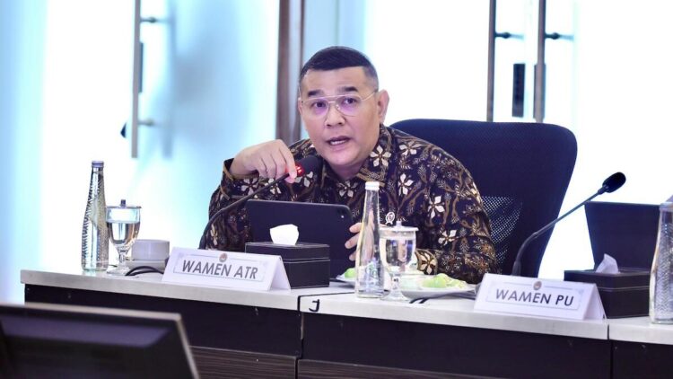 Wamen Ossy Laporkan Progres Pengadaan Tanah untuk Huntap Warga Terdampak Erupsi Gunung Lewotobi Laki-laki ke Menko PMK 1 Wamen ATR/BPN Ossy Dermawan. (dok. istimewa)