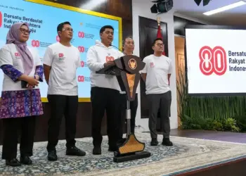 Catat! Inilah Agenda Bulan Kemerdekaan RI Agustus 2025 17 Wamensesneg Juri Ardiantoro (tengah) didampingi Deputi Bidang Administrasi dan Pengelolaan Istana Setpres Rika Kiswardani (kiri), Sekretaris Presiden (Sespres) Ariyo Windutomo (kedua kiri), Seskemensetneg Setya Utama (kedua kanan) dan Deputi Bidang Protokol, Pers, dan Media Sekretariat Presiden Yusuf Permana (kanan) menyampaikan keterangan pers terkait rangkaian kegiatan Memeriahkan Bulan Kemerdekaan di Kantor Kepresidenan, Jakarta, Jumat (1/8/2025). (dok. Antara)