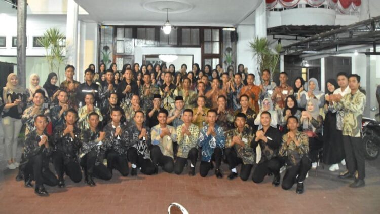 Wawako Maigus Nasir bertemu dengan anggota Paskibraka Kota Padang. (dok. Prokopim)