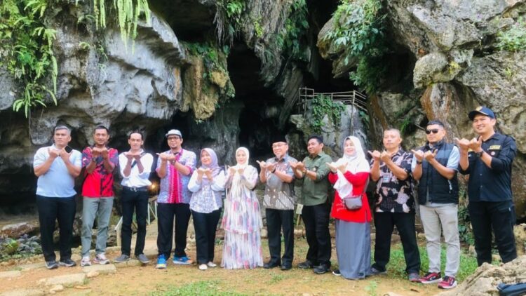 Wawako Padang Kunjungi PT Semen Padang, Kagumi Geosite Gua Kelelawar Padayo dan Inovasi SEPABLOCK 1 Wawako Maigus Nasir kunjungi gua kelelawar Padayo