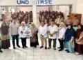 Andre Rosiade Bagikan 70 Beasiswa PIP ke SMK Farmasi Imam Bonjol, Bukittinggi