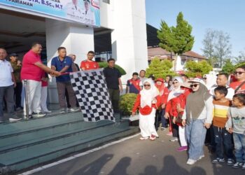 Ribuan Warga Meriahkan Jalan Sehat HUT RI dan HUT Kota Pariaman