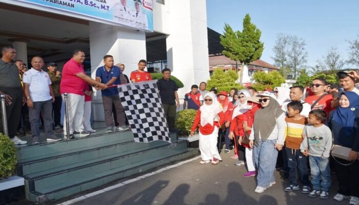 Ribuan Warga Meriahkan Jalan Sehat HUT RI dan HUT Kota Pariaman