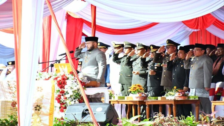 80 Tahun Merdeka, Wako Padang Ajak Warga Lanjutkan Semangat Juang Pahlawan 1 Wako Padang Fadly Amran pimpin Upacara HUT RI ke-80 di Padang. (Foto: Ist)