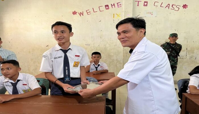 Diluncurkan Perdana! Ribuan Siswa Hiliserangkai Nias Bahagia Terima Paket MBG Presiden Prabowo