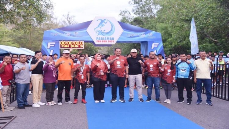 Ribuan Pelari Ramaikan Pantai Kata, Pariaman Fun Run 2025 Sukses Digelar 1 Wako Pariaman Yota Balad membuka iven lari Pariaman Fun Run 2025. (Foto: Ist)