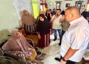 Andre Rosiade Bantu Pengobatan Wanita Penderita Pengeroposan Tulang di Nanggalo, Padang
