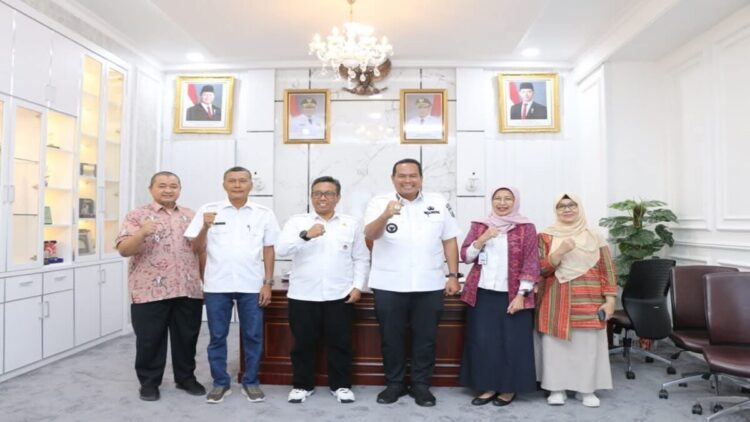 Pemko Pariaman bertemu Kepala Pusat Sarana Pengendalian Lingkungan Hidup (Pusarpedal) Kementerian LHK dan tim. (Foto: Ist)
