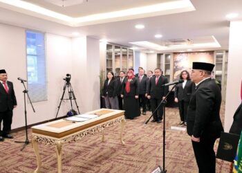 Lantik Pejabat Fungsional, Wamen Ossy Harapkan Peran Dosen Lektor dalam Transformasi STPN