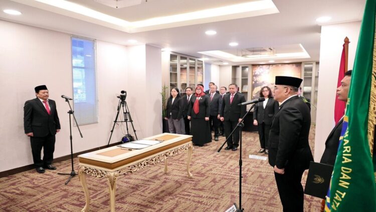 Lantik Pejabat Fungsional, Wamen Ossy Harapkan Peran Dosen Lektor dalam Transformasi STPN 1 Wamen ATR/BPN Ossy Dermawan melantik Pejabat Fungsional Dosen Lektor pada Sekolah Tinggi Pertanahan Nasional (STPN). (Foto: Kementerian ATR/BPN)