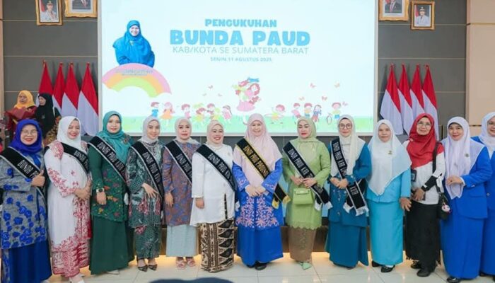 Yosneli Balad Resmi Dikukuhkan Sebagai Bunda PAUD Kota Pariaman