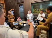 Bidan Penakluk Arus Deras Demi Pasien Dinobatkan sebagai Nakes Teladan Sumbar 2025