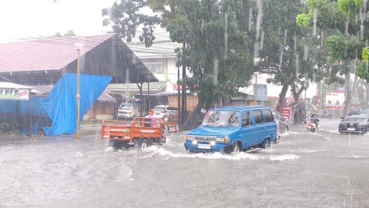 Genangan di sejumlah lokasi Kota Padang. Yang terlihat ini adalah di kawasan Alai. (dok. BPBD Padang)