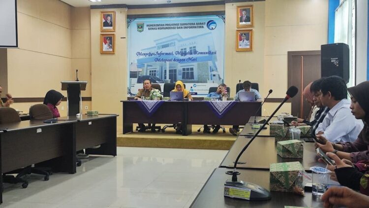 Jumpa pers tentang pelaksanaan International Symposium "We Are Site Managers" di Aula Diskominfotik Sumbar, Selasa (19/8/2025). (dok. istimewa)