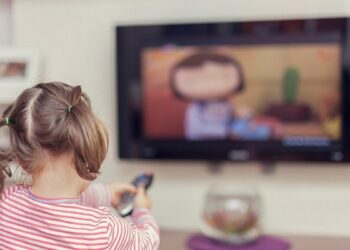 Panduan Menonton TV Sesuai Usia Anak, Ini Saran Psikolog