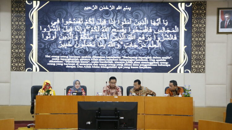 Ekonomi Kreatif Indonesia Tumbuh 89 Persen dalam 11 Tahun, Sumbar Masuk Daerah Prioritas 1 Kuliah umum Menekraf yang diwakili oleh Staf Ahlinya di UNP. (dok. istimewa)