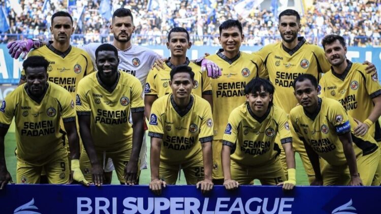 Line up Semen Padang FC saat melawan Persib Bandung. (dok. Semen Padang FC)