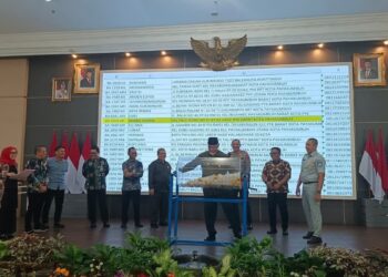 Pengundian hadiah umroh untuk wajib pajak di Sumbar. (dok. istimewa)