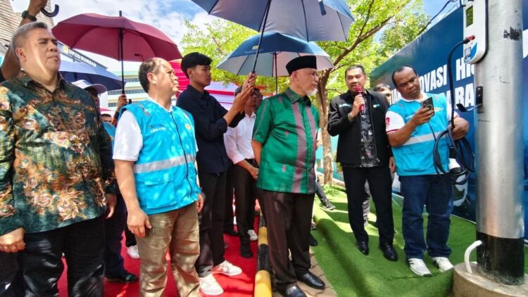 PLN UID Sumbar Resmikan SPKLU Ke-80, SPKLU Tiang Pertama di Sumatera 1 Peresmian SPKLU tiang pertama di Sumbar. (dok. Humas PLN)