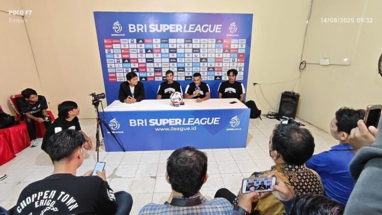 Semangat Baru! Semen Padang FC Siap Balas Dendam ke Dewa United 1 Prematch press conference Semen Padang FC kontra Dewa United. (dok. Radarsumbar)