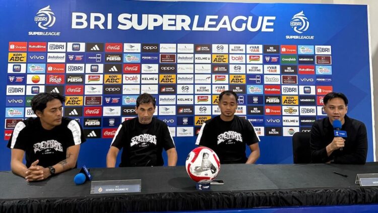 Persib Bidik Kemenangan Perdana, Semen Padang FC Siap Beri Kejutan 1 prematch press conference laga Persib Bandung kontra Semen Padang FC. (MO SPFC)
