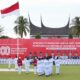 Prosesi penurunan bendera merah putih di Pemprov Sumbar. (dok. adpsb)