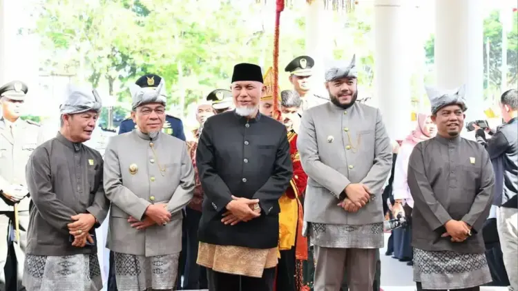 Jelang HJK ke-356, Pemko Padang Hadiri Rapat Paripurna Istimewa di DPRD 1 Rapat paripurna istimewa HJK ke-356 Kota Padang yang digelar di DPRD Padang. (dok. Prokopim)