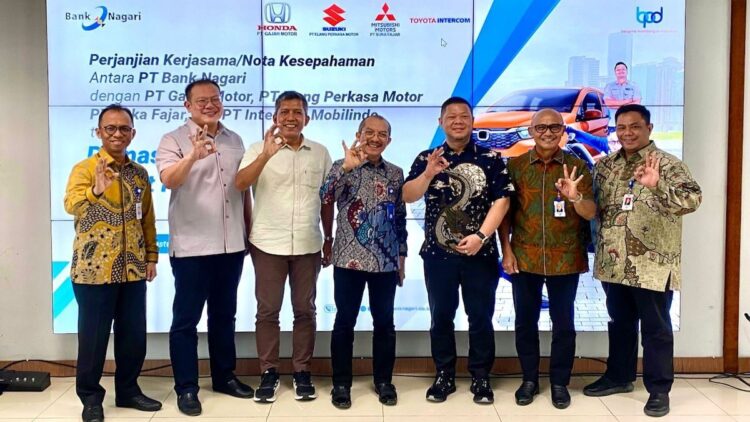Sinergi Bank Nagari-Dealer Resmi, Permudah Akses Kredit Kendaraan Bermotor 1 Kerja sama antara Bank Nagari dengan sejumlah dealer resmi di Sumatera Barat terkait kredit kendaraan. (dok. istimewa)