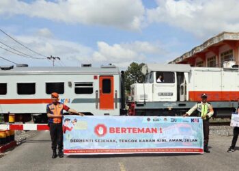 Sosialisasi di perlintasan kereta. (dok. istimewa)