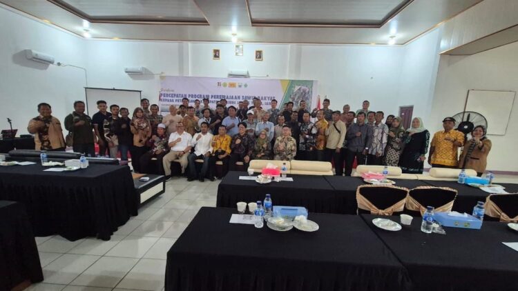 Dongkrak Ekonomi Petani, PTPN IV Regional 4 dan SPKS Replanting Sawit Tua 1 Sosialisasi program sawit rakyat yang digelar PTPN IV Regional 4. (dok. istimewa)