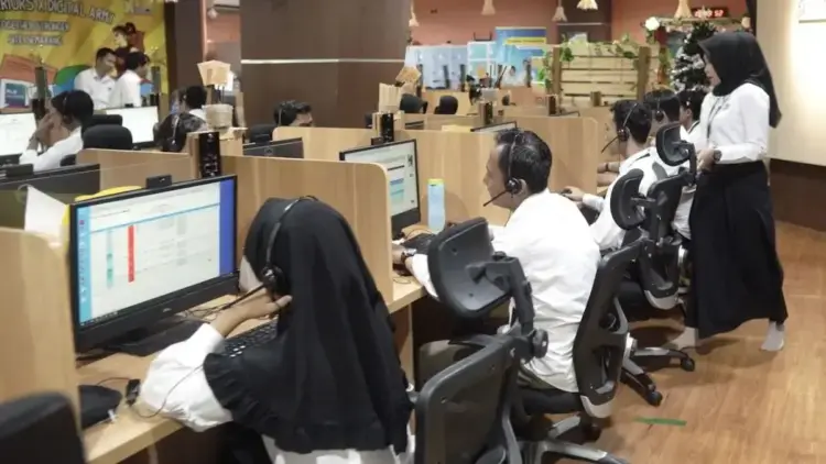 Sukses Tingkatkan Layanan, CC PLN 123 Borong 8 Penghargaan Tingkat Asia Pasifik 1 Suasana di kantor contact center (CC) PLN 123. (dok. istimewa)
