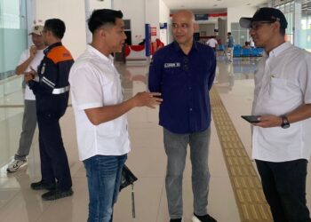 Tim penilai dari Indonesia Muslim Traveler Index memberikan apresiasi untuk Stasiun Kereta Api Padang karena ramah muslim. (dok. istimewa)
