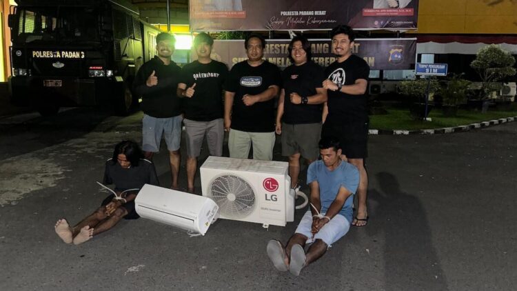 Tim Klewang Ciduk Dua Pelaku Pencurian AC di Padang 1 Tim Klewang ciduk dua pelaku pencurian AC di Padang. (dok. istimewa)