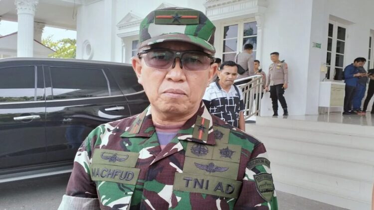 Danrem 032/Wirabraja Pastikan Kodam Baru Berdiri di Padang, Meliputi Sumbar-Jambi 1 Komandan Korem (Danrem) 032/Wirabraja Brigadir Jenderal (Brigjen) TNI Mahfud saat diwawancarai di kota Padang, Sumatera Barat. (ANTARA/Muhammad Zulfikar)