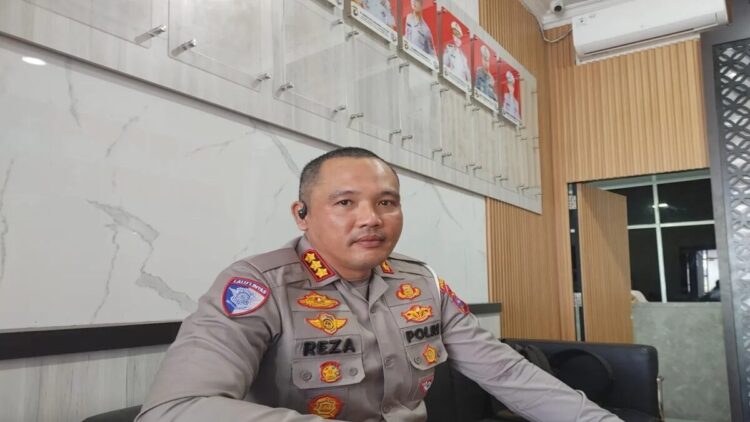 Direktur Lalu Lintas Polda Sumbar Kombes Pol HM Reza Chairul Akbar Sidiq. ANTARA/FathulAbdi