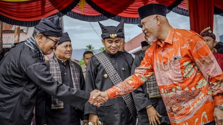 Gubernur Mahyeldi hadir di acara Rang Solok Baralek Gadang. (dok. istimewa)
