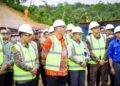Gubernur Sumatera Barat, Mahyeldi Ansharullah, meresmikan pengeboran perdana sumur panas bumi BNJ-1 PSPE Bonjol milik PT Medco Power Indonesia di Kabupaten Pasaman Barat, Kamis (11/9). (dok. adpsb)