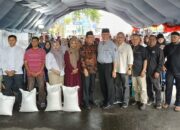 Gubernur Sumbar Serahkan 4,1 Ton Beras CPP untuk Korban Kebakaran Pasar Payakumbuh